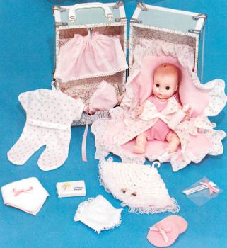 Effanbee - Tiny Tubber - Travel Time - Layette and Trunk - кукла